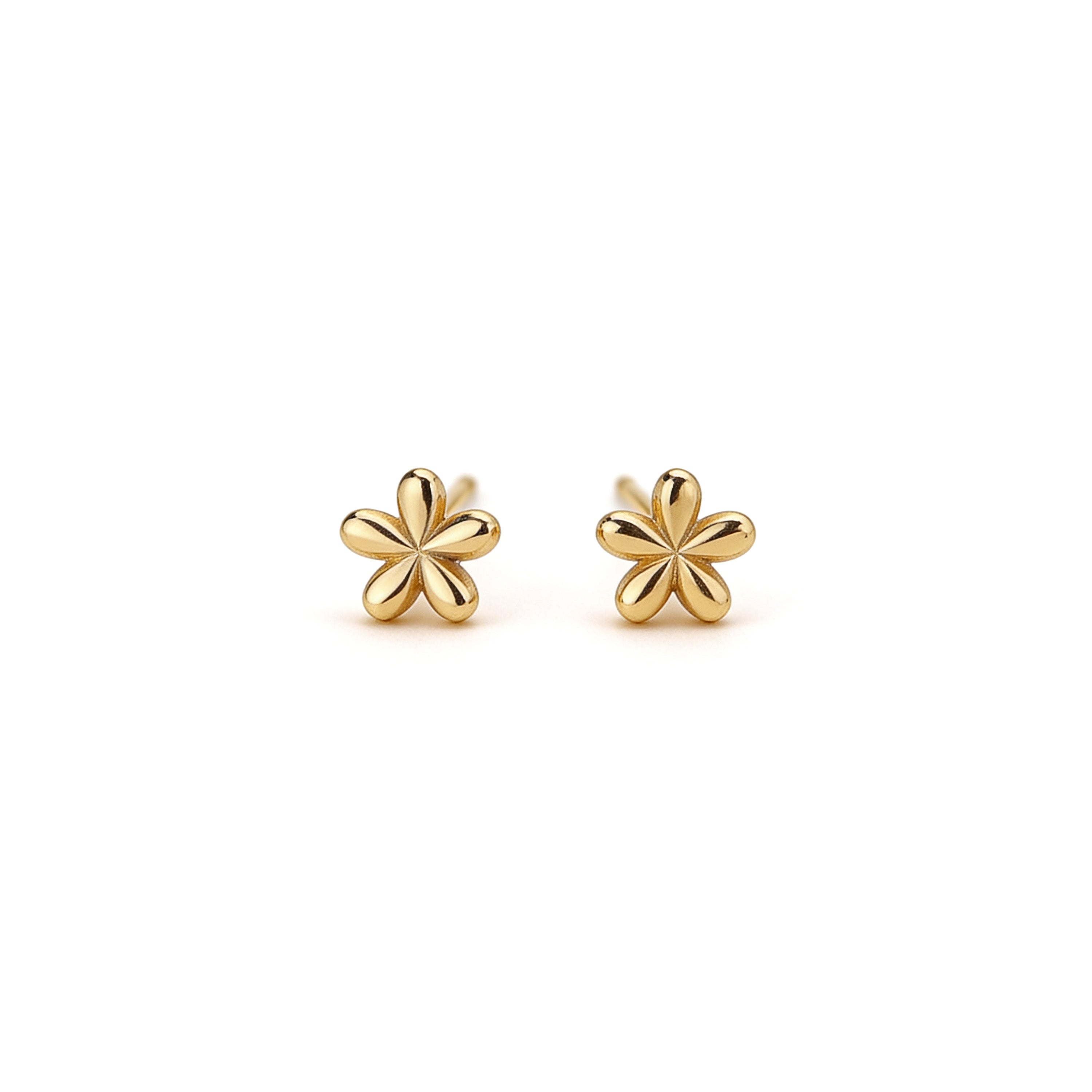 Tiny gold flower stud earrings.